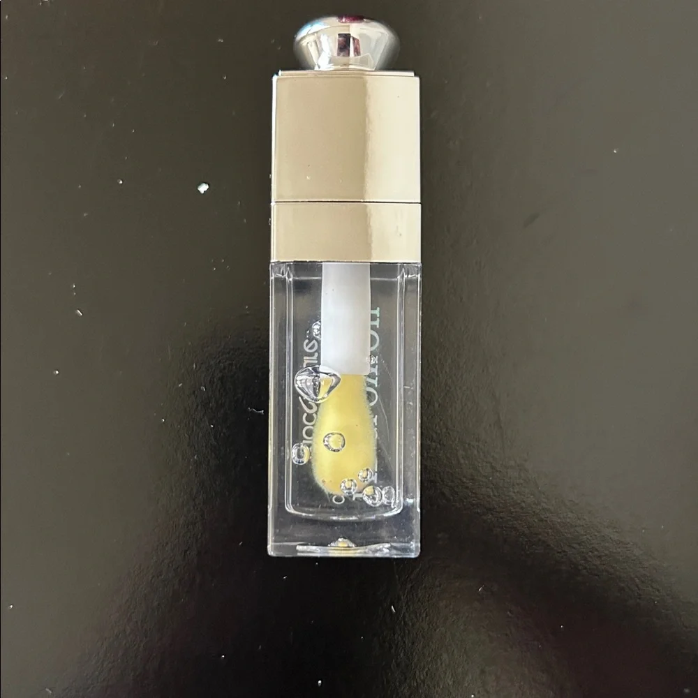 Moc Allure Clear Lip Gloss with Silver Cap - Picture 4 of 11